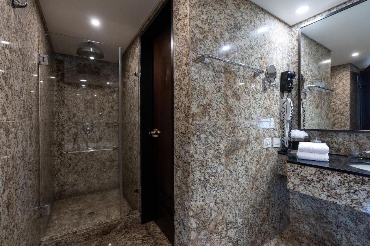 Eurobuilding Hotel & Suites Caracas Eksteriør billede Bathroom