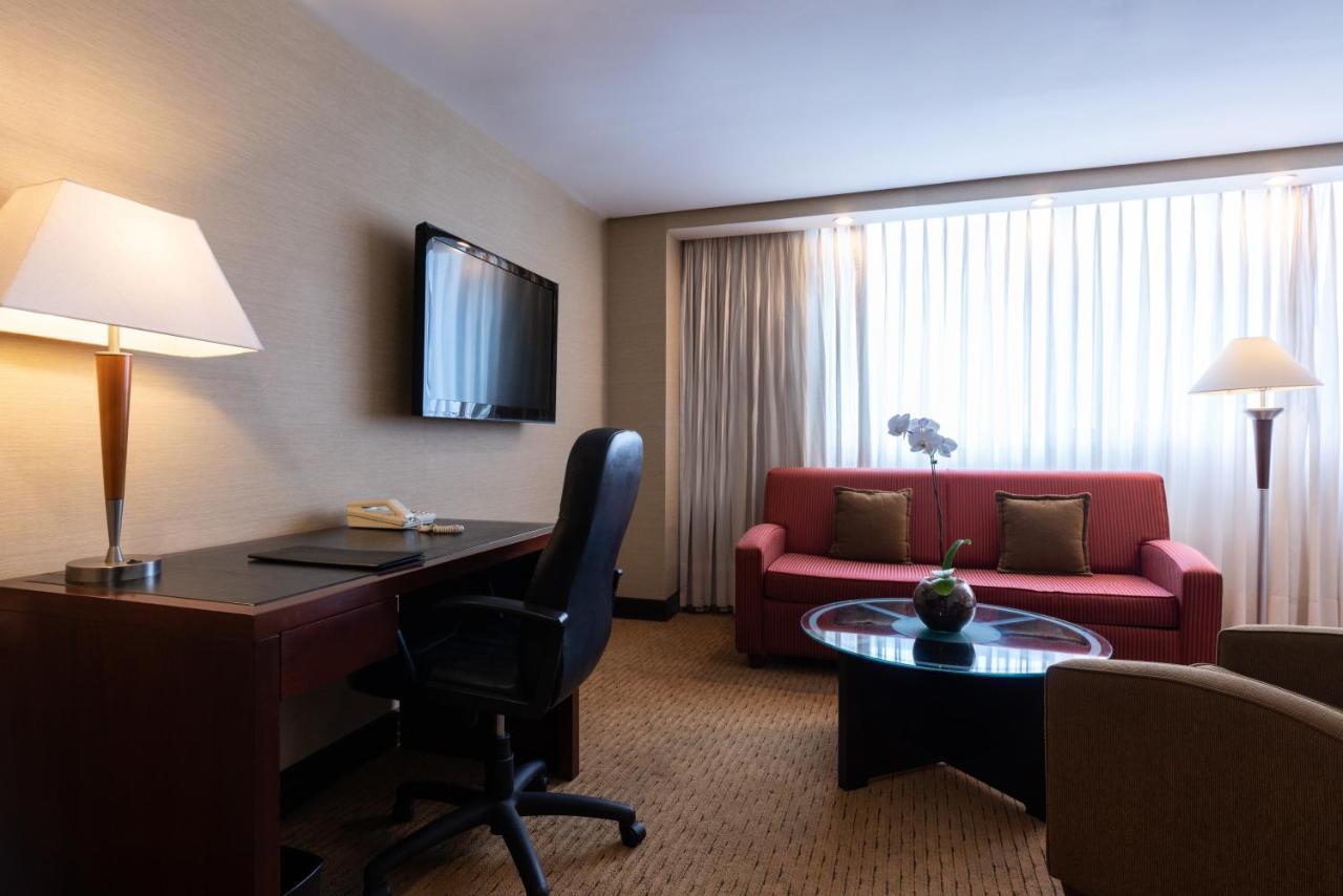 Eurobuilding Hotel & Suites Caracas Eksteriør billede A suite at the Renaissance Boston Harborview Hotel