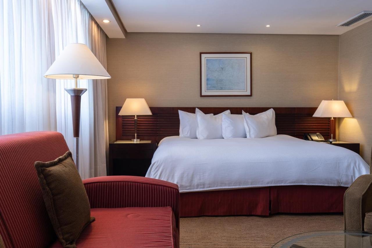 Eurobuilding Hotel & Suites Caracas Eksteriør billede A bedroom at the Four Seasons Hotel