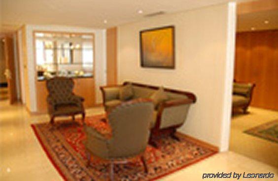 Eurobuilding Hotel & Suites Caracas Værelse billede A living room in a typical condominium