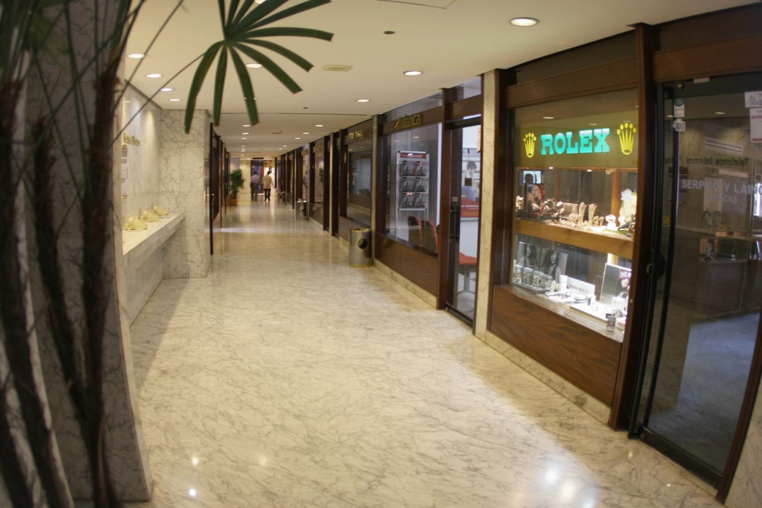 Eurobuilding Hotel & Suites Caracas Eksteriør billede The interior of the shopping mall