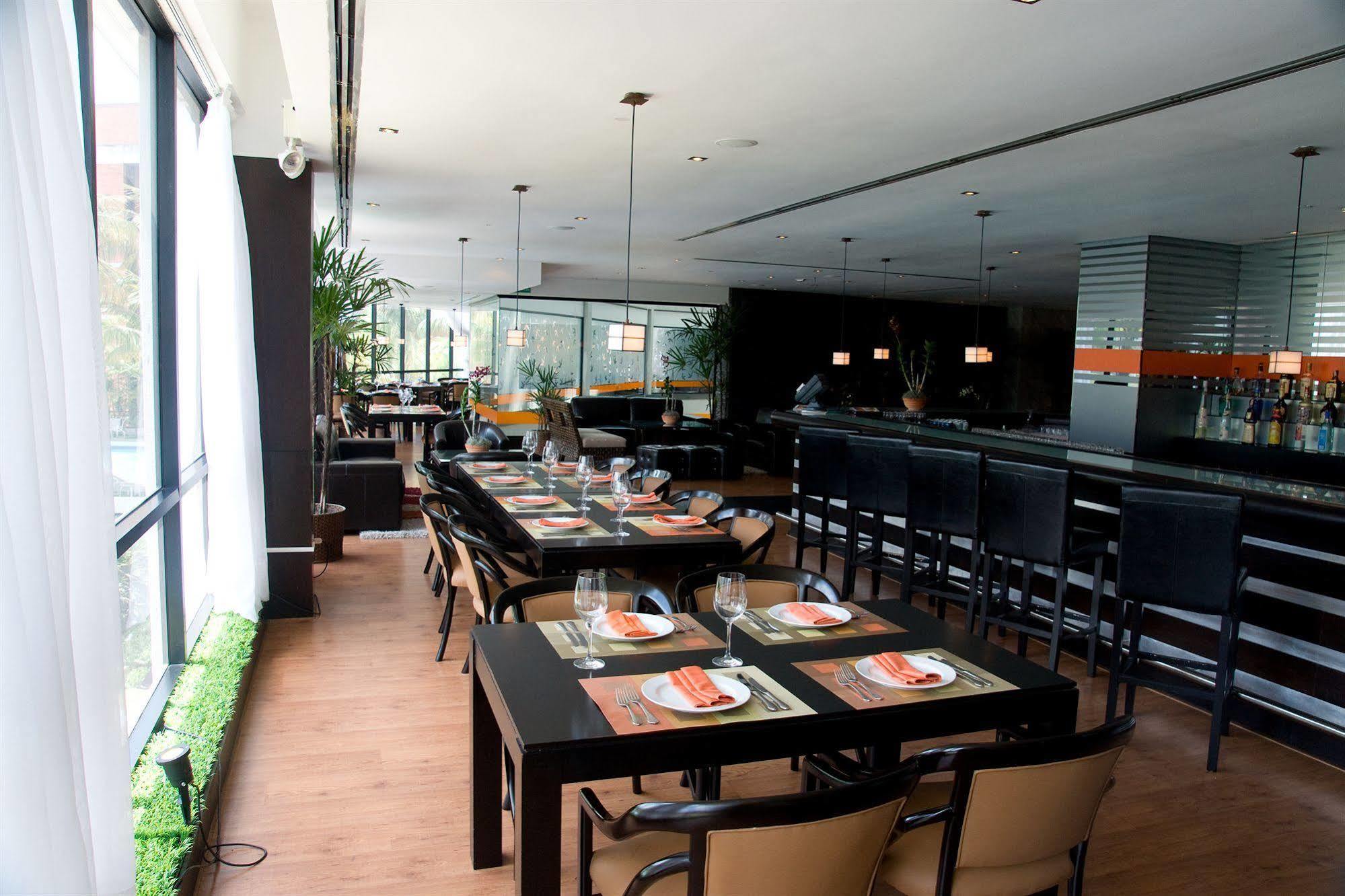 Eurobuilding Hotel & Suites Caracas Eksteriør billede The interior of the lounge